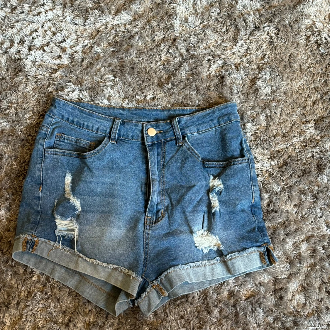 Högmidjade shorts