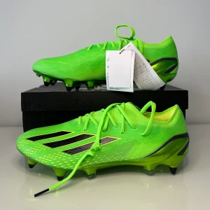 Adidas fotbollsskor - Adidas Speedportal.1 SG 🍀 Helt nya med lappen kvar! Defekt på ena snöret som syns på bilden. Utöver det helt nyskick och oanvända. Hör av dig vid minsta lilla fundering 🙌