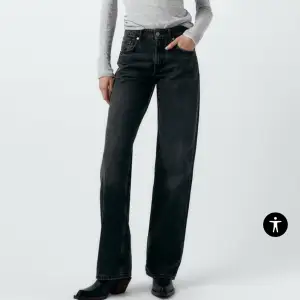 Svarta jeans från Zara, helt nya, säljes pga köpte fel storlek