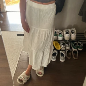 Kjol - Ifrån veromoda! Så så fin men kommer ej till användning! Knappt använd så super bra skick🌸