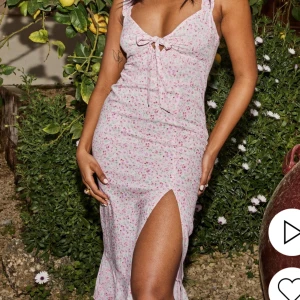 Slutsåld söt sommarklänning  - Supersöt somnarklänning som är helt slutsåld. Storlek Xs. Ordinarie pris 299kr