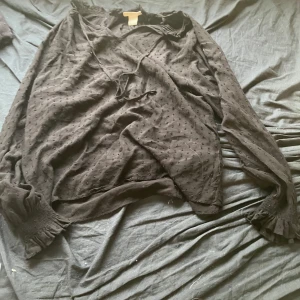 Kofta - Älskar och är mycket användbart!✨ Kan sänka priserna vid snabb affär. Inga defekter:) Är 164cm lång och garderob-utrensar. Kontakta mig för fler bilder💕