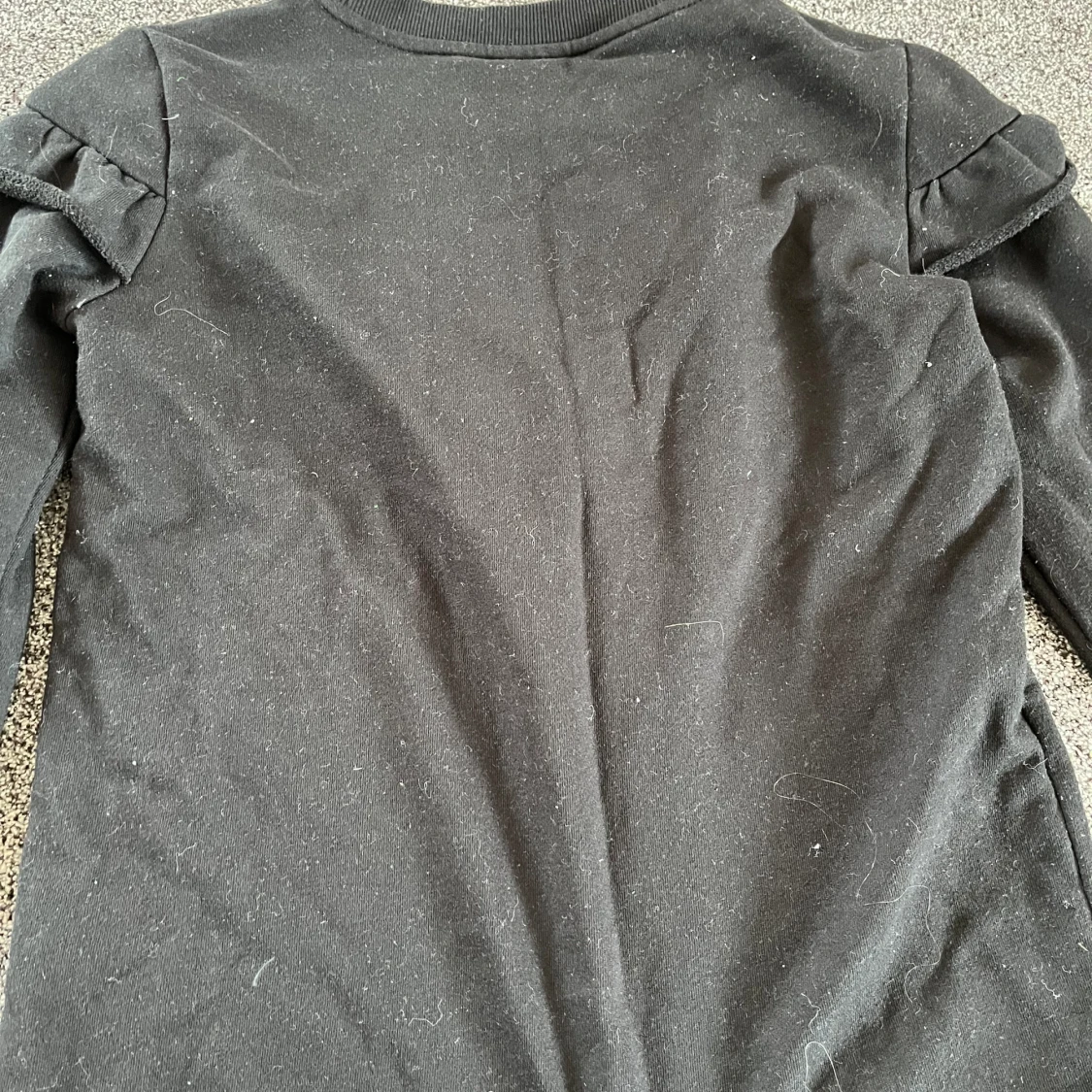 Svart tröja  - 90
