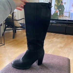 Stövlar med klack  - Mycket fina. 7cm klack. 