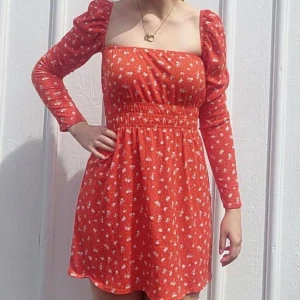 Sommarklänning från H&M - Säljer pågrund av lite för liten & inte min stil. Från H&M, nypris:149kr. Storlek: S. Väldigt lite använd och inga skador. Skriv om ni har några frågor!😊