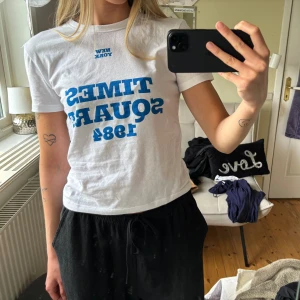 Zara t-shirt - Supernajs t-shirt från Zara med prislapp kvar! 