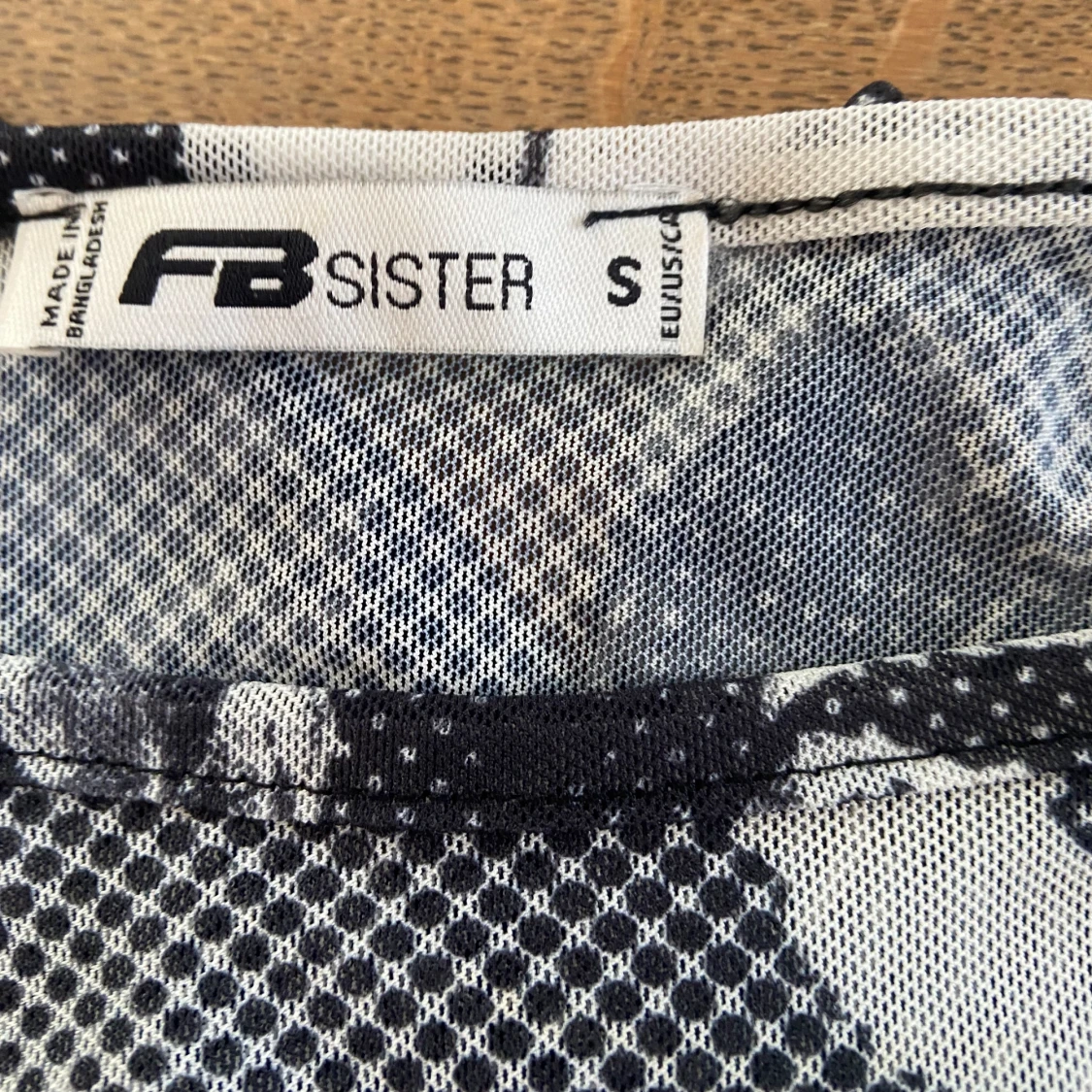 Genomskinlig grå tröja - 91