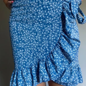 Sommarkjol  - Säljer denna så fina sommarkjol som aldrig är använd! Så fina mönster💓