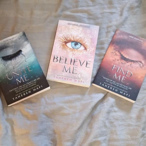 Shatter me noveller - Hej! Nu säljer jag dessa populära noveller till 'Shatter me' serien. Böckerna är i nyskick och har inga skador. Nypris cirka 150kr/st. Hör gärna av dig vid frågor och funderingar!🫶🏻