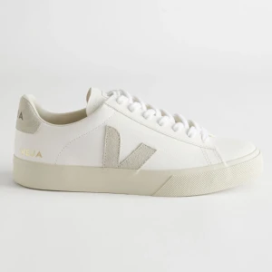 Veja skor - Intressekoll på mina veja skor!! Använda fåtal gånger men är som nya, nypris 1700kr, kom privat för egna bilder och förslag på pris💕