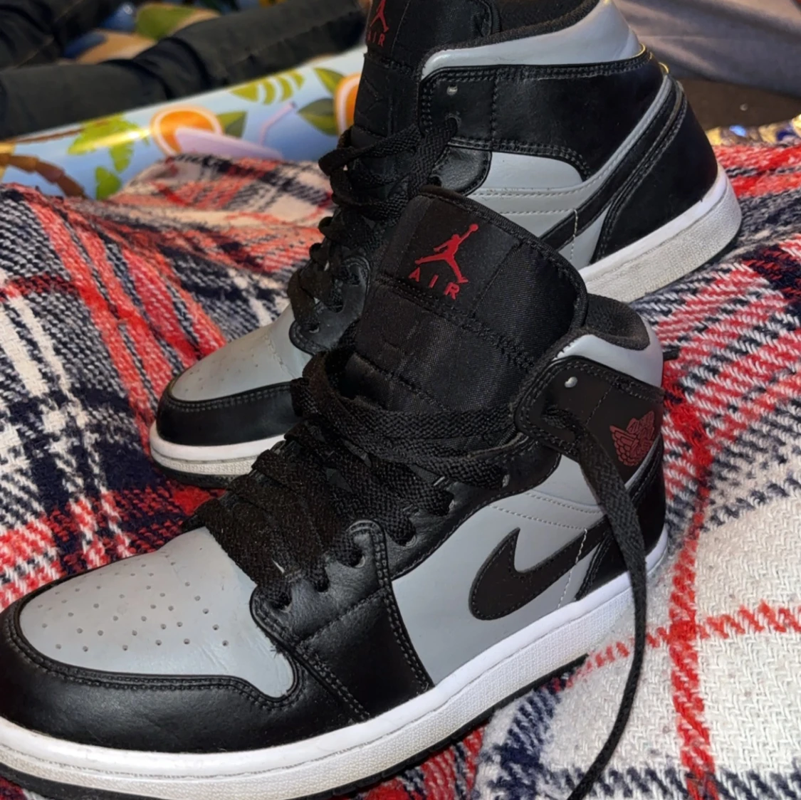 Air jordans 1 mid shadow red  - 90