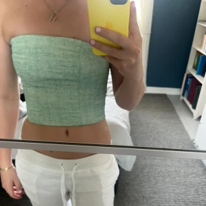 Topp köpt i Frankrike  - Grön tub/korsett topp, aldrig använd pga för liten 