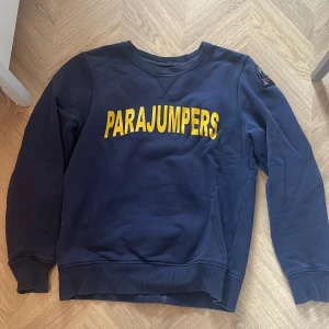 Parajumpers tröja - Väldigt bra skick, köpt på nordiska kompaniet (Nk) 