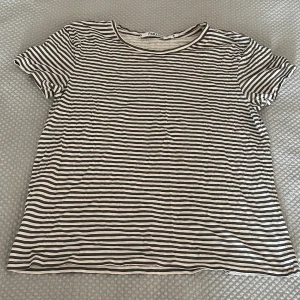 Randig tröja - Grå vit randig tröja 