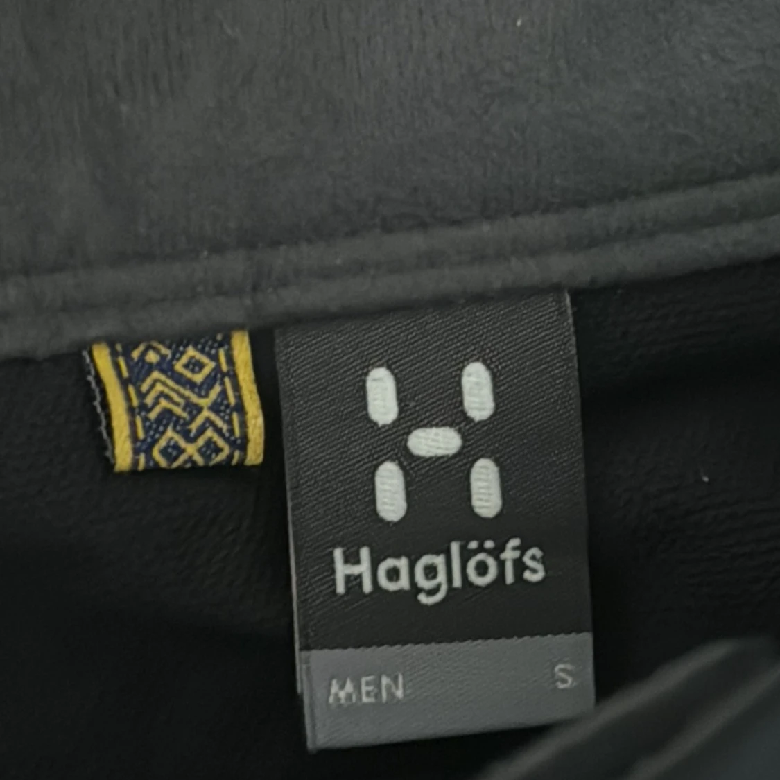 Säljer mina Haglöfs byxor eftersom de är inte min stil längre. Det finns inga dialekter, priset kan diskuteras och kan skicka mer bilder.  - 90