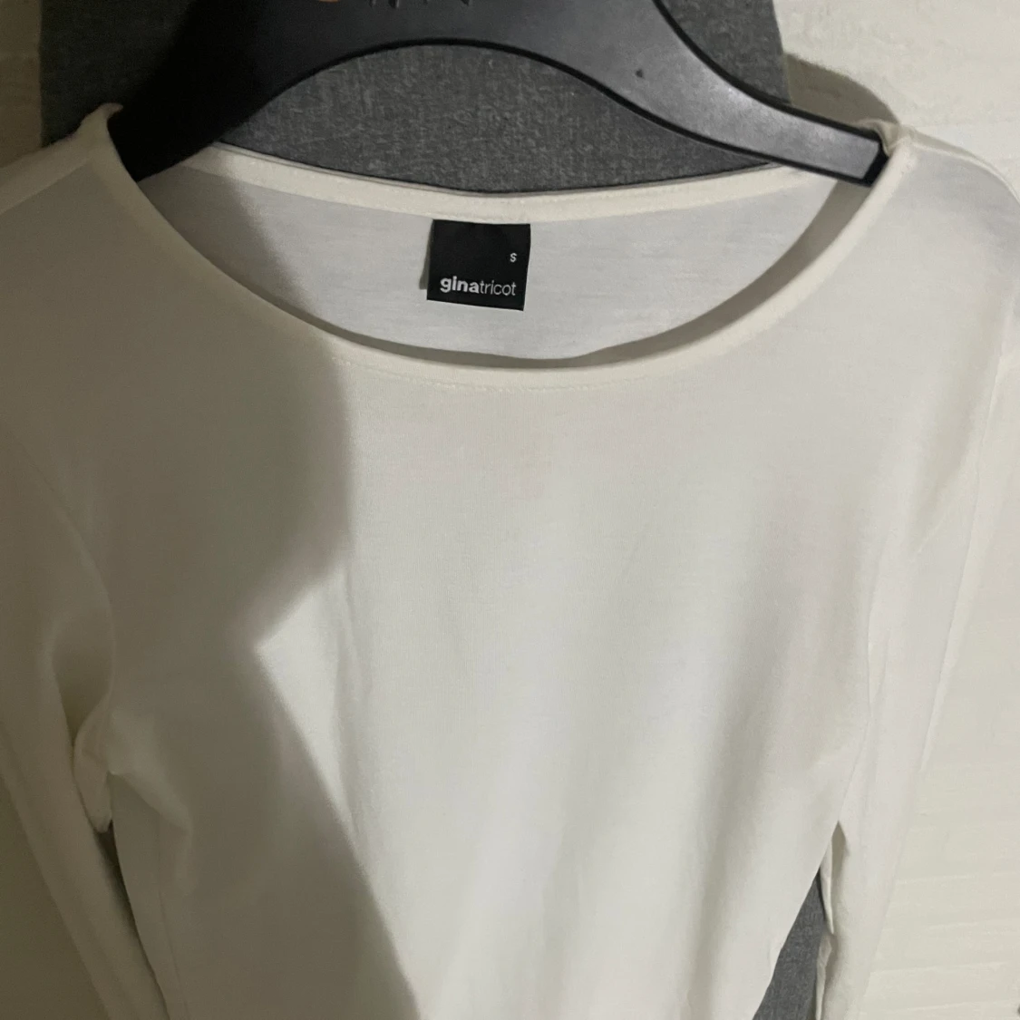 Vit tröja lång armad