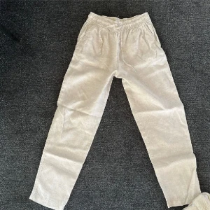 Linnebyxor hm - Säljer dessa linnebyxor från hm💗 köpta för 350kr, aldrig använda