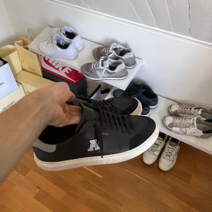 Axel arigato skor - Använda Axel Arigato skor i bra skick