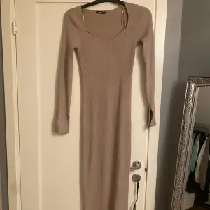 Brun sticka klänning från Gina tricot✨stl m