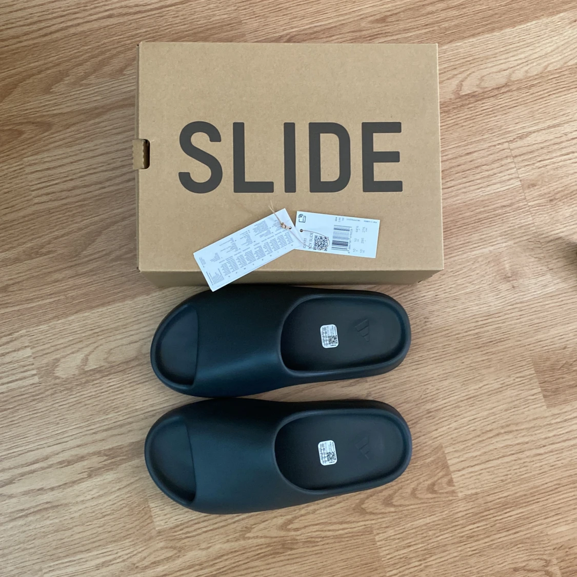Yeezy Slide Dark Onyx - 1