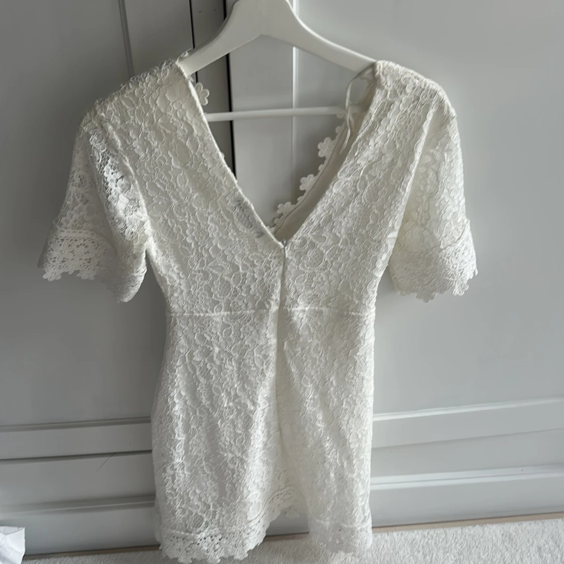 Vit spets klänning Bilbok  - 91