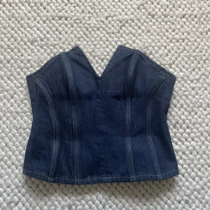 Jeanskorsett zara  - Endast använd ett fåtal gånger, säljer så den inte passar så bra💗