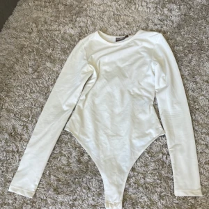 Body  - Säljer för att dom är för små. Är aldrig använda. Biancas kollektion hos Nelly.