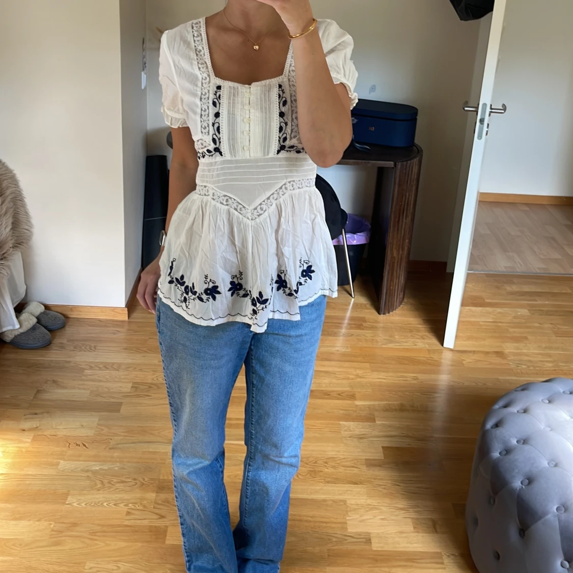 Söt sommartorp med spets och broderi detaljer - 90