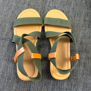 Ny sandal storlek 37 - Ny   Pris kan sänkas vid snabb affär 