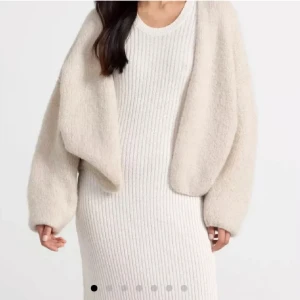 Stickad kofta! - Säljer min superfina kofta ifrån Lindex, säljer av orsak att jag inte får användning för den💗st xs/s