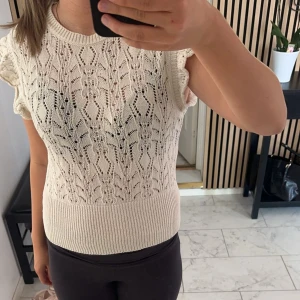 Skickad topp - Super fin stopp ifrån Lindex. Väl andvänd men fortfarande i väldigt bra skick🩷