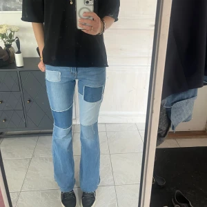 patchwork utsvänga/bootcut jeans  - superrrsnygga!!  W27 L31  Passar 36/38 