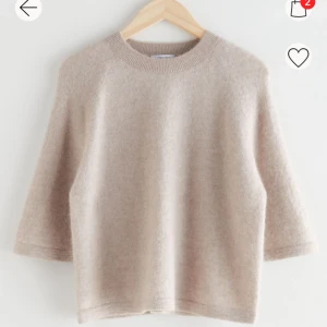 Tröja 👕  - Säljer min jättefina tröja då den inte kommer till användning längre och är i jättebra skick💗( nypris 780kr)