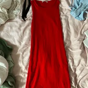 Säljer denna röda klänning från zara i storlek s då jag aldrig använt den💓