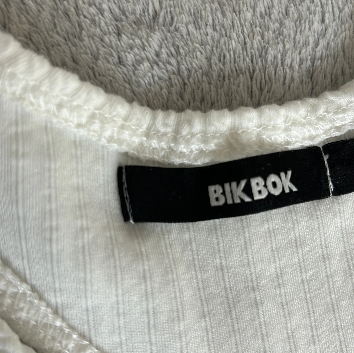 Vit tajt klänning - 90