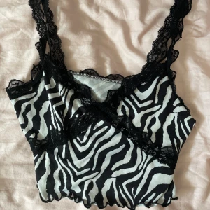 Topp shein - Säljer denna söta topp från shein i storlek s då jag inte använder den längre💓