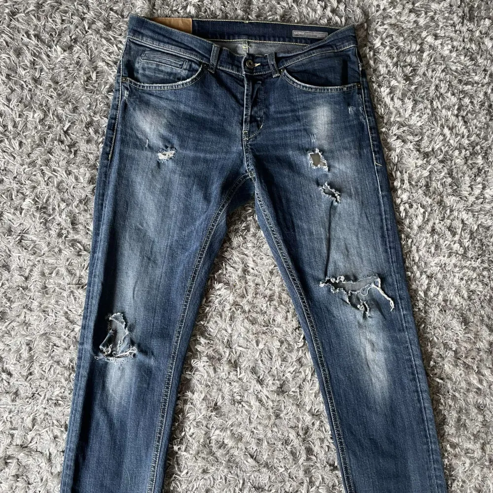 Dondup jeans i storlek den populära modellen George! Storlek 33. Hör av er vid frågor!. Jeans & Byxor.