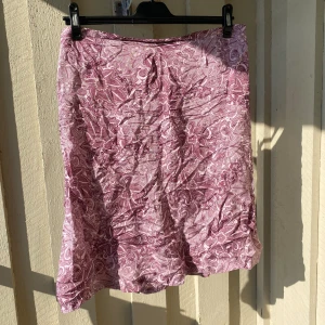 Knälång kjol - Paiselymönstrad knälång kjol🩷