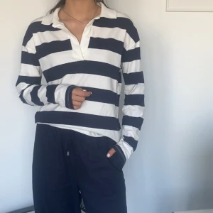 Tröja - ⭐️Randig tröja, lite oversized. ⭐️⭐️Nyskick, har inte använt den en ända gång.  ⭐️⭐️⭐️