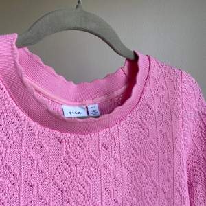 Super fin rosa tröja, använd 2 gånger, passar även för dig om är storlek M🌸