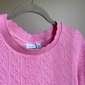 Rosa tröja  - Super fin rosa tröja, använd 2 gånger, passar även för dig om är storlek M🌸