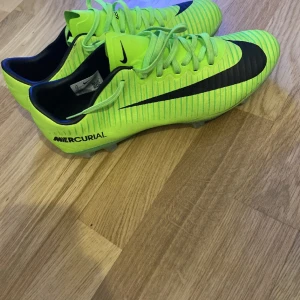 Nike mercurial vapor  - Säljer mina nike mercurial vapor, fotbollskor i storlek 42. Hör av dig vid frågor! 