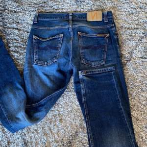 Skit snygga nudie jeans i den populära modellen Grim Tim, väldigt bra skick, 🍾🕺