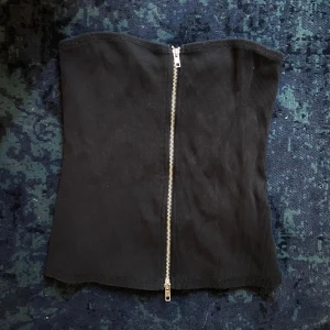 Tubtopp - Snygg tubtopped dragkedja feån Weekday! Storlek M!