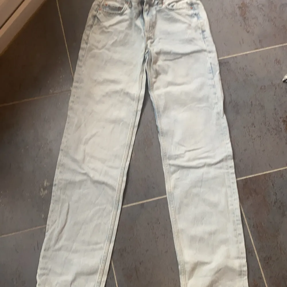 Jeans från Gina tricot i nyskick. De är storlek 32 och använda max 5 gånger. Skriv för mer information. . Jeans & Byxor.