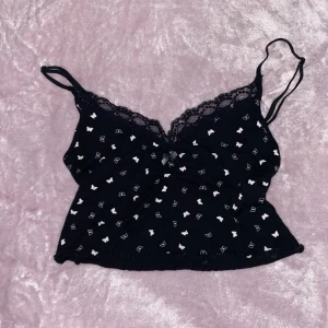 Söt spetstopp med fjärilar<3 - Söt spetstopp med fjärilar<33