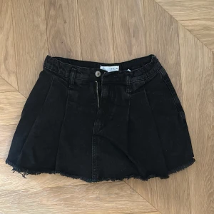 Skort - Knappt använd, för liten. Har inga bilder på. 164 barn storlek men som en xs.