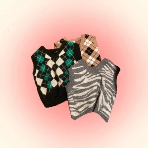 Slipovers - 3st slipovers/västar. Den gröna och gråta är lite nopprig, men annars är alla ganska bra kvalitet