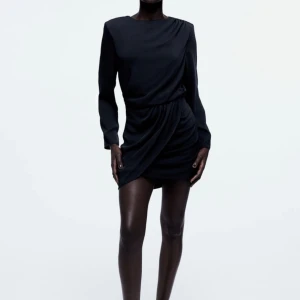 Klänning hm - Jätte fin klänning som jag inte hunnit använda då den blivit för liten😫