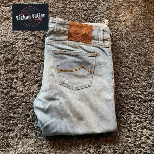 Jacob Cohen Jeans - Tjena! Säljer nu ett par tvär feta Jacob Cohen Jeans! | Skick 9/10 | Nypris 5500, mitt pris 1199 ✅ | Storlek 32 | Hör av dig vid minsta fråga eller fundering, hjälper gärna till! 